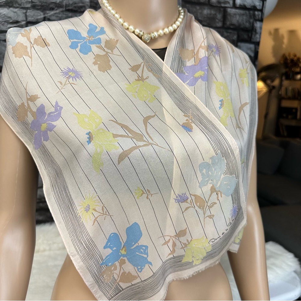 Oscar De la Renta scarft pink floral 100% Silk